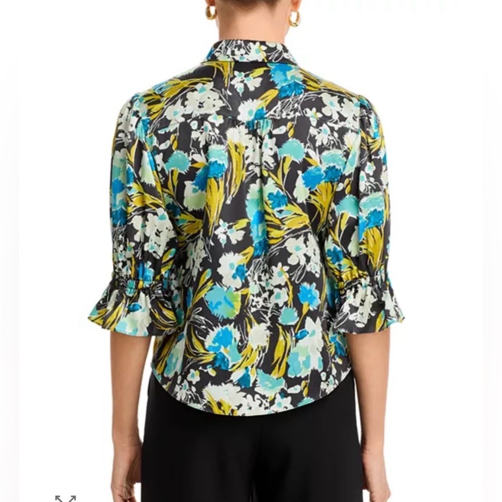 Cinq à Sept
Fiona Tossed Floral Top - Picture 2 of 8